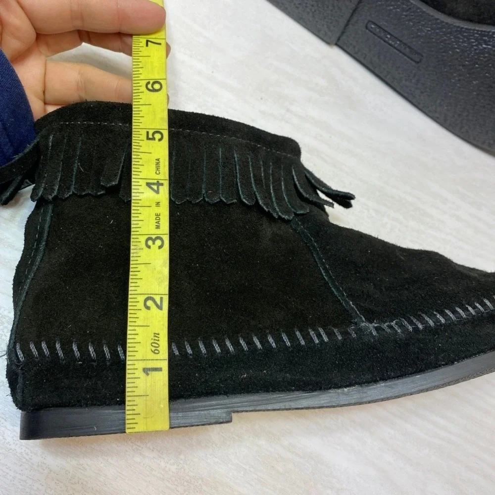 Minnetonka Womens 11 Moccasin Back Zip Ankle Boots Fringe Black Suede Flat 289